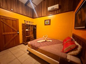 2 bedrooms, in-room safe, iron/ironing board, free WiFi - 2BR Toucans and Waterfalls- the garden cottage (Pérez Zeledón)
