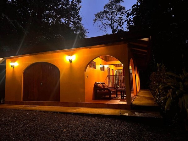 Terrace/patio - 2BR Toucans and Waterfalls- the garden cottage (Pérez Zeledón)