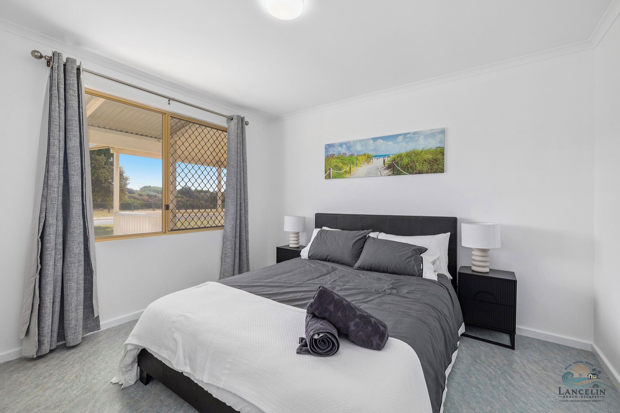 4 bedrooms, travel crib, bed sheets