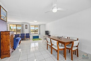 Dining - Packem Inn: 4  BR, 2  BA House in LANCELIN, Sleeps 12 (LANCELIN)