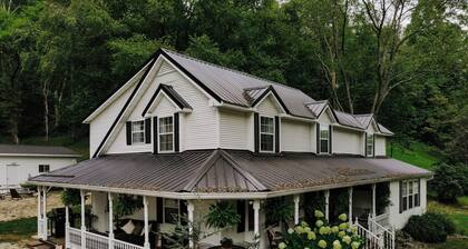 Spacious 4-Bedroom House & On-Site Event Venue in South Bloomingville, OH