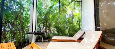 屋外ダイニングエリア