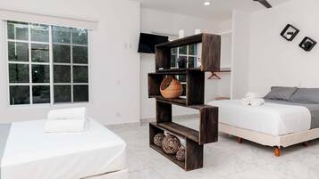 書桌、Wi-Fi、床單