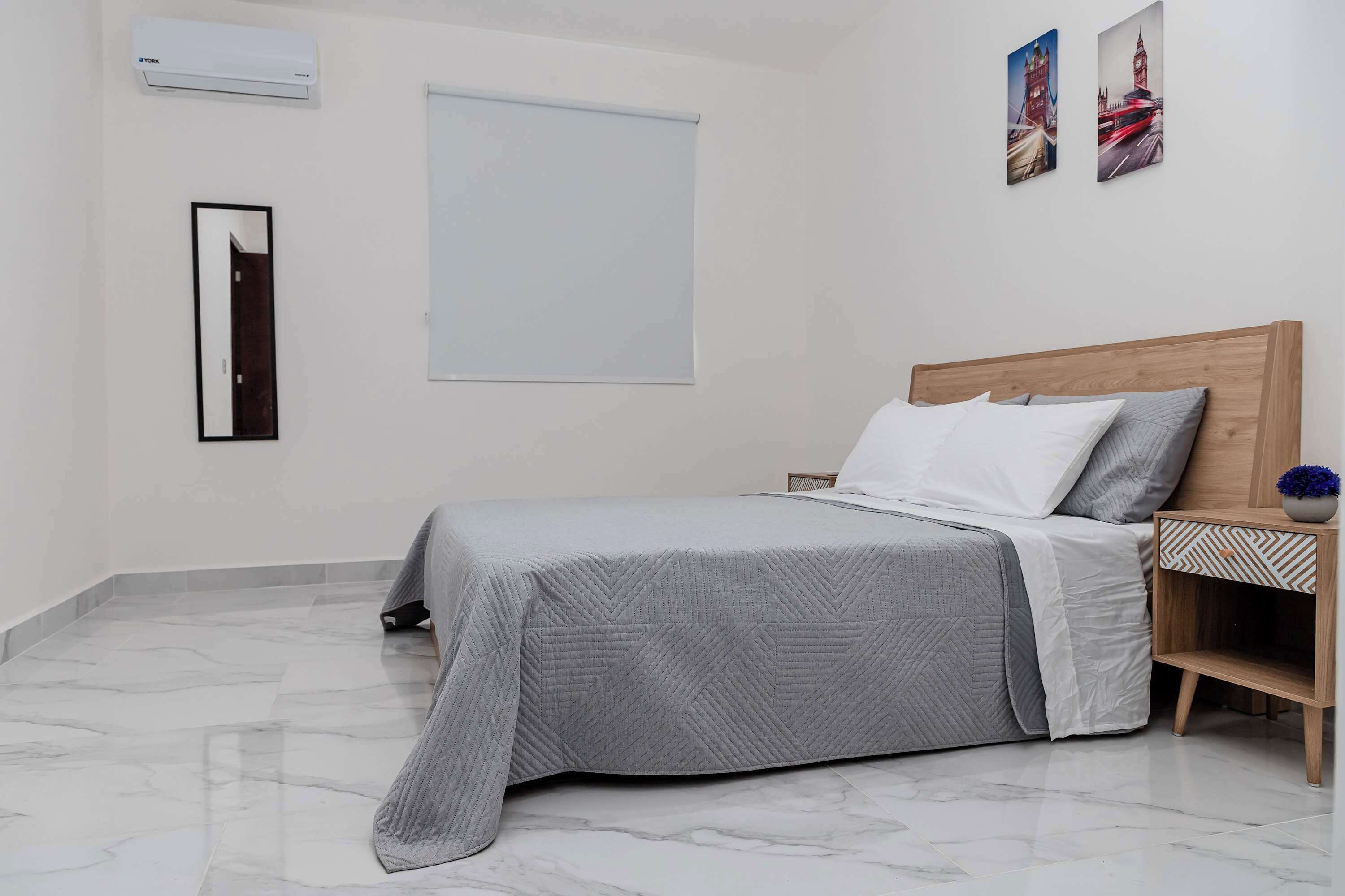 Iron/ironing board, internet, bed sheets