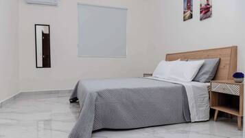 Iron/ironing board, internet, bed sheets