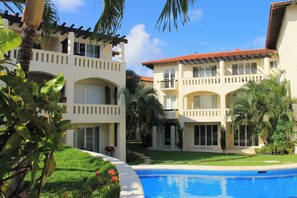 Pool - Ground floor Condo, Steps from Coco Beach & 5th Av (Playa del Carmen)