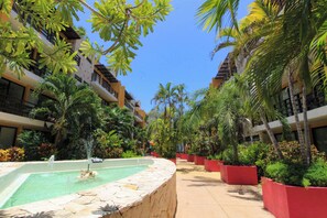 Pool - Lunada: Bright Stay with Rooftop Amenities (Playa del Carmen)