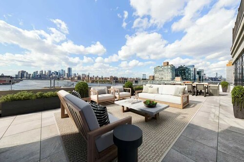 Luxury 1 Bed - Terrace - Gym- Lounge - Rooftop - In Unit Laundry - Prime Williamsburg