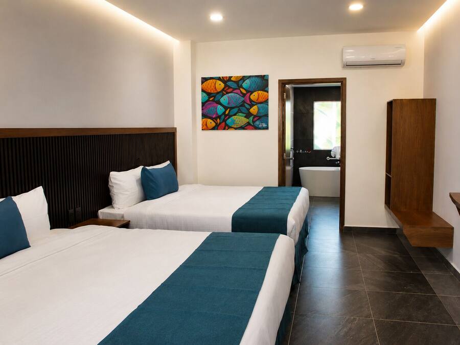 Deluxe Double Room | Down duvets, laptop workspace, free WiFi, bed sheets