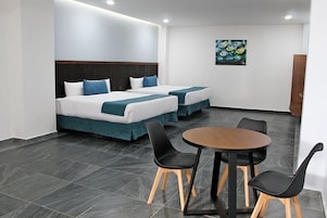 Habitación Deluxe doble | Espacio para trabajar con un portátil y wifi gratis