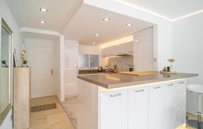 Fridge, microwave, oven, stovetop - 2 bedroom gorgeous apartment in Mijas Costa (Mijas Costa)