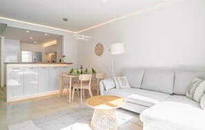 TV - 2 bedroom gorgeous apartment in Mijas Costa (Mijas Costa)