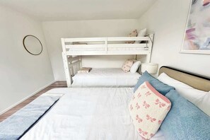 2 bedrooms, iron/ironing board, travel cot, WiFi - Luxury 2BR/1BA - 10 min to NYC (Hoboken)