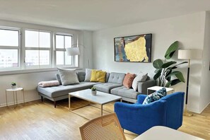 TV - Luxury 2BR/1BA - 10 min to NYC (Hoboken)