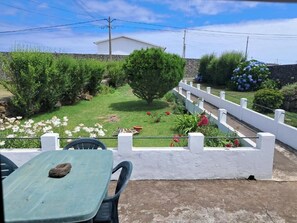Outdoor dining - Saint Catherine House (Fonte do Bastardo)