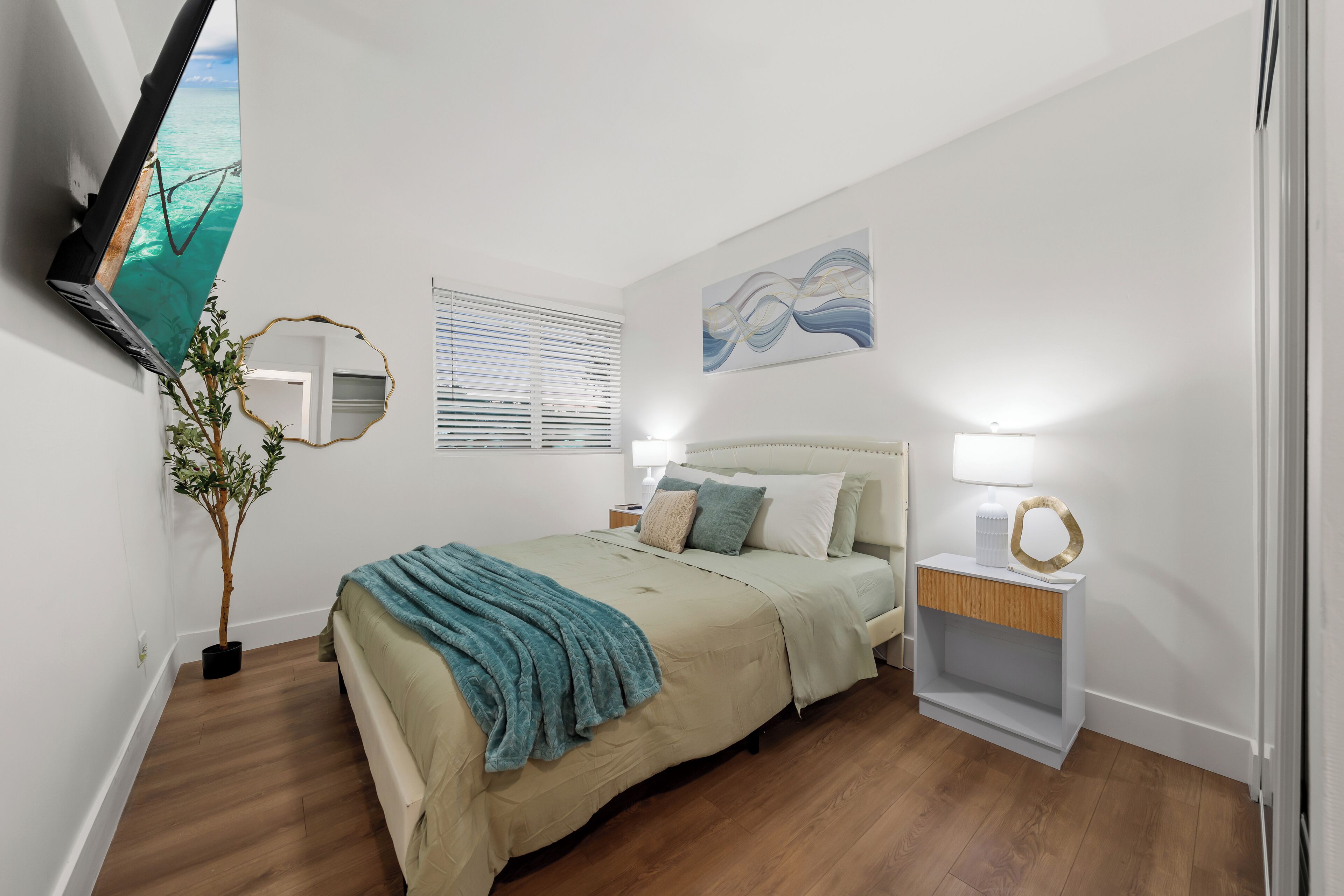 Schreibtisch, Bügeleisen/Bügelbrett, kostenloses WLAN, Bettwäsche