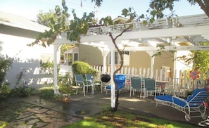 Outdoor dining - PRIVATE Bedroom and bath, with private entrance (Santa Rosa)