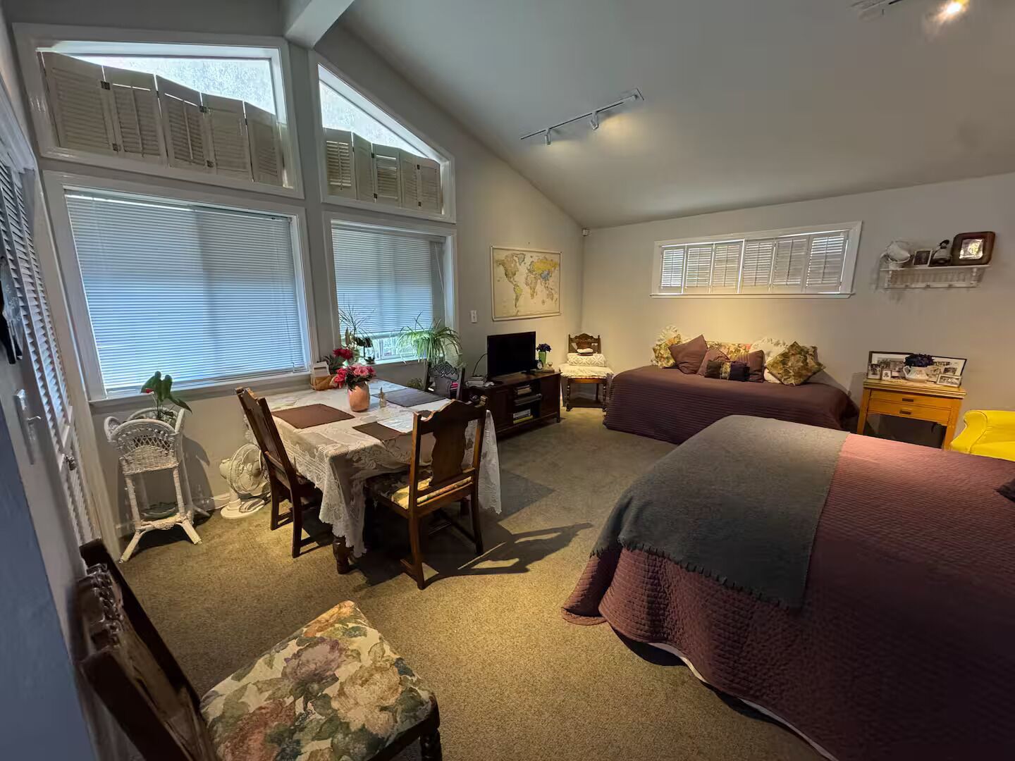 1 غرفة نوم ومكواة/لوح كي وواي فاي وملاءات أسرّة