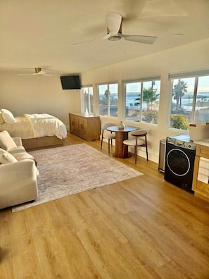 1 Schlafzimmer, BĂŒgeleisen/BĂŒgelbrett, WLAN, BettwĂ€sche