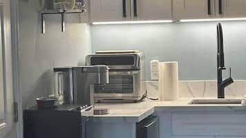 Refrigerador, horno y tostadora