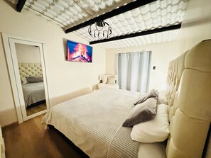 1 bedroom, iron/ironing board, WiFi, bed sheets - House with a view of the city and its volcanoes, meters from the city. (Ambato)