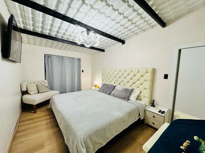 House with a view of the city and its volcanoes, meters from the city.