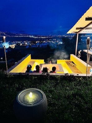 Property grounds - House with a view of the city and its volcanoes, meters from the city. (Ambato)