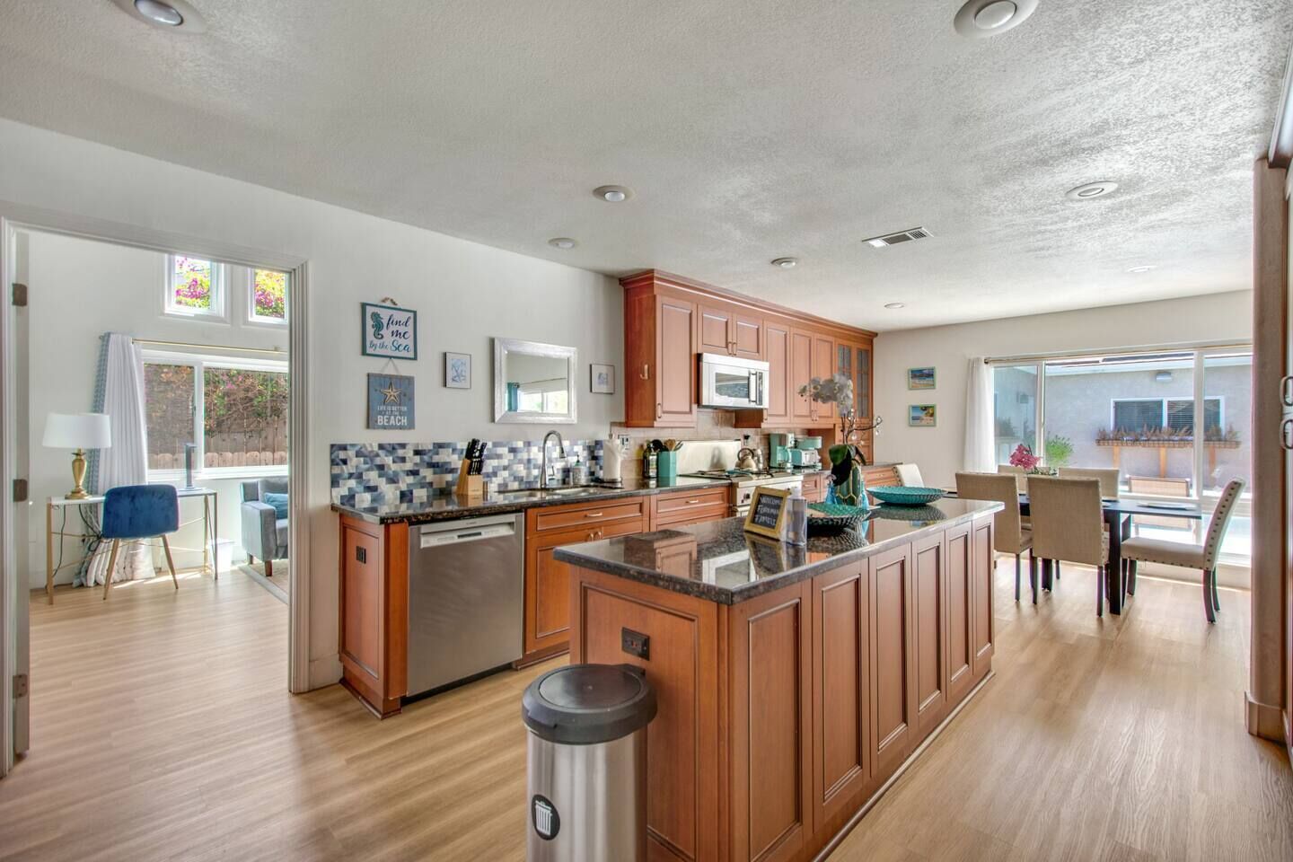 雪櫃、微波爐、焗爐、爐具