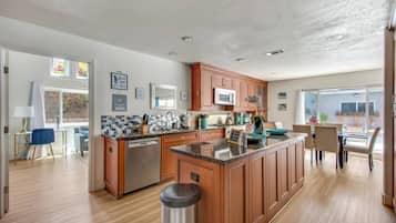 雪櫃、微波爐、焗爐、爐具