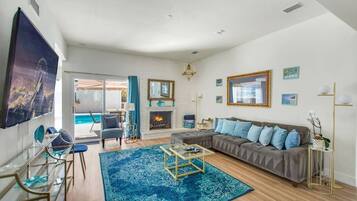 Televisión, chimenea