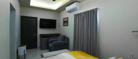 Iron/ironing board, Internet, bed sheets