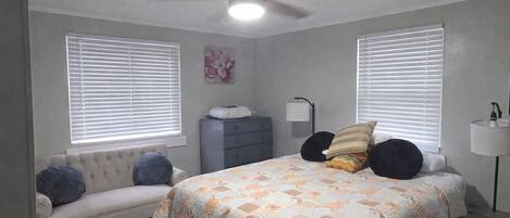 3 bedrooms, iron/ironing board, WiFi, bed sheets