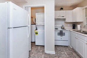 Private kitchen - 2BR Near Uptown & Airport (Charlotte)