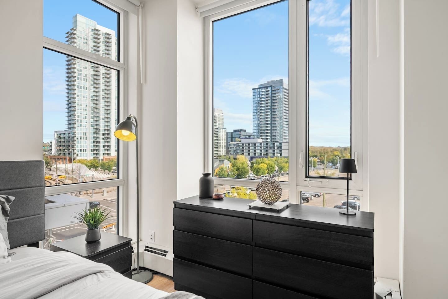 Skrivbord, strykjärn/strykbräda, resesäng och gratis wi-fi