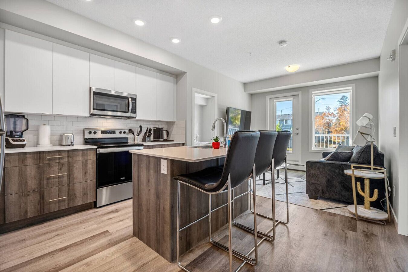 Kylskåp, mikrovågsugn, ugn och spishäll