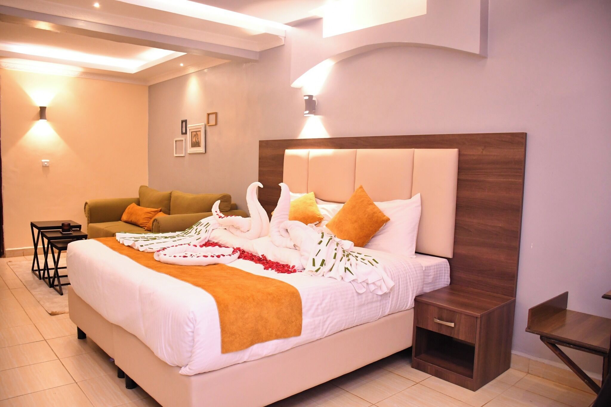 Espace de travail pour ordinateur portable, Wi-Fi gratuit, draps fournis