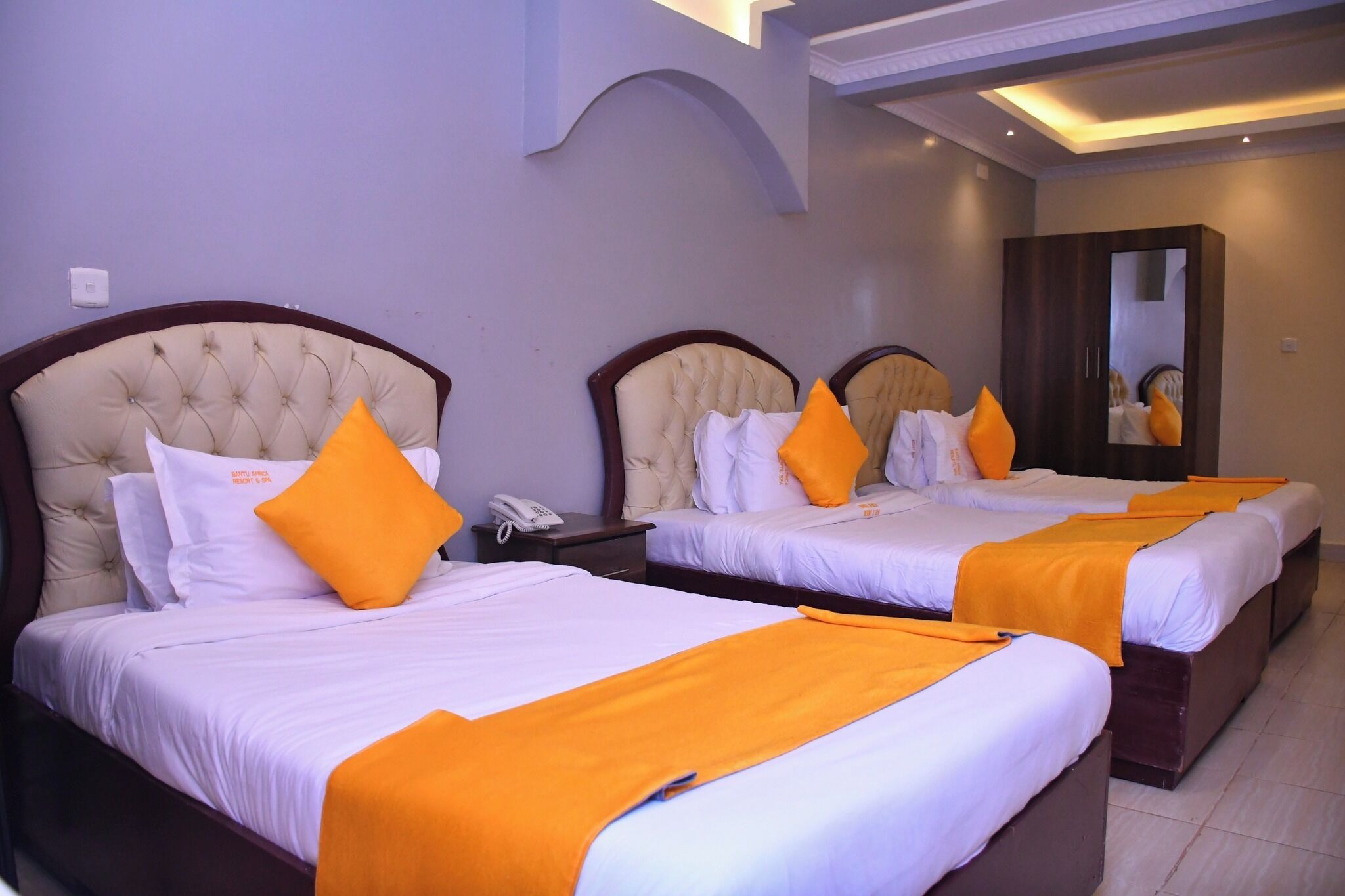 Familieværelse til 3 personer | Arbejdsområde til bærbare computere, gratis Wi-Fi, sengetøj