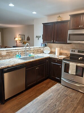 Private kitchen - Modern, spacious 3 bed country home close to Camp Legeune and shopping. (Jacksonville)
