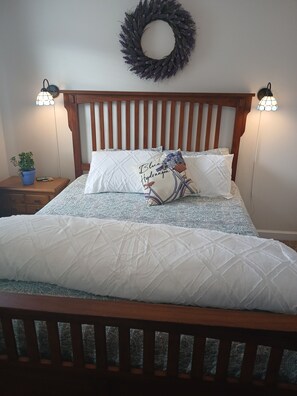 3 bedrooms, iron/ironing board, free WiFi, bed sheets - Modern, spacious 3 bed country home close to Camp Legeune and shopping. (Jacksonville)