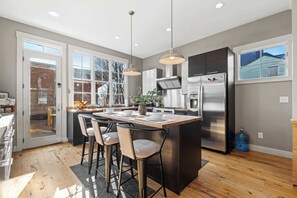 Fridge, microwave, oven, stovetop - Home w/ Theater | Thunder Over Lou Fireworks Views (Louisville)