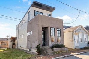 Exterior - Luxurious Downtown Escape W Theater & City Views! (Louisville)