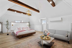 Una televisión, una oficina