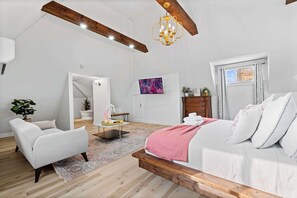 Tabla de planchar con plancha, wifi, ropa de cama