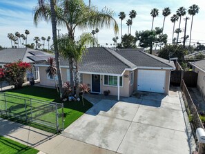 Exterior - Carson Retreat Near LAX, SoFi Stadium & Beaches (Carson)