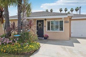 Exterior - Carson Retreat Near LAX, SoFi Stadium & Beaches (Carson)