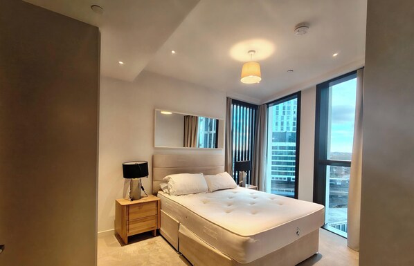 Iron/ironing board, WiFi, bed sheets - Luxury 1-bedroom apartment with AC in central London (London)