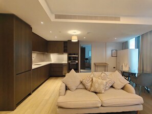 Living area - Luxury 1-bedroom apartment with AC in central London (London)