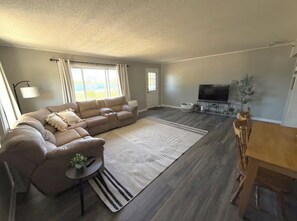 Smart TV - 2 Bedroom near Hockey Arena, Mesabi Trail & Lake and McKinney Lake View (Grand Rapids)