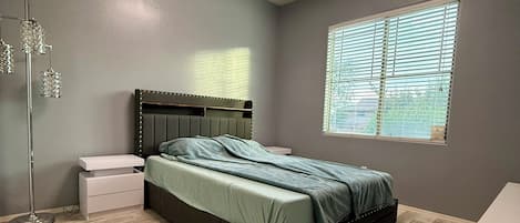 4 Schlafzimmer, Schreibtisch, Bügeleisen/Bügelbrett, kostenloses WLAN