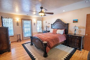 3 bedrooms, iron/ironing board, WiFi, bed sheets - Hot tub, Pool, Grill, Patio, Gym, Game Room, Washer/Dryer, Pet friendly house (Bosque Farms)